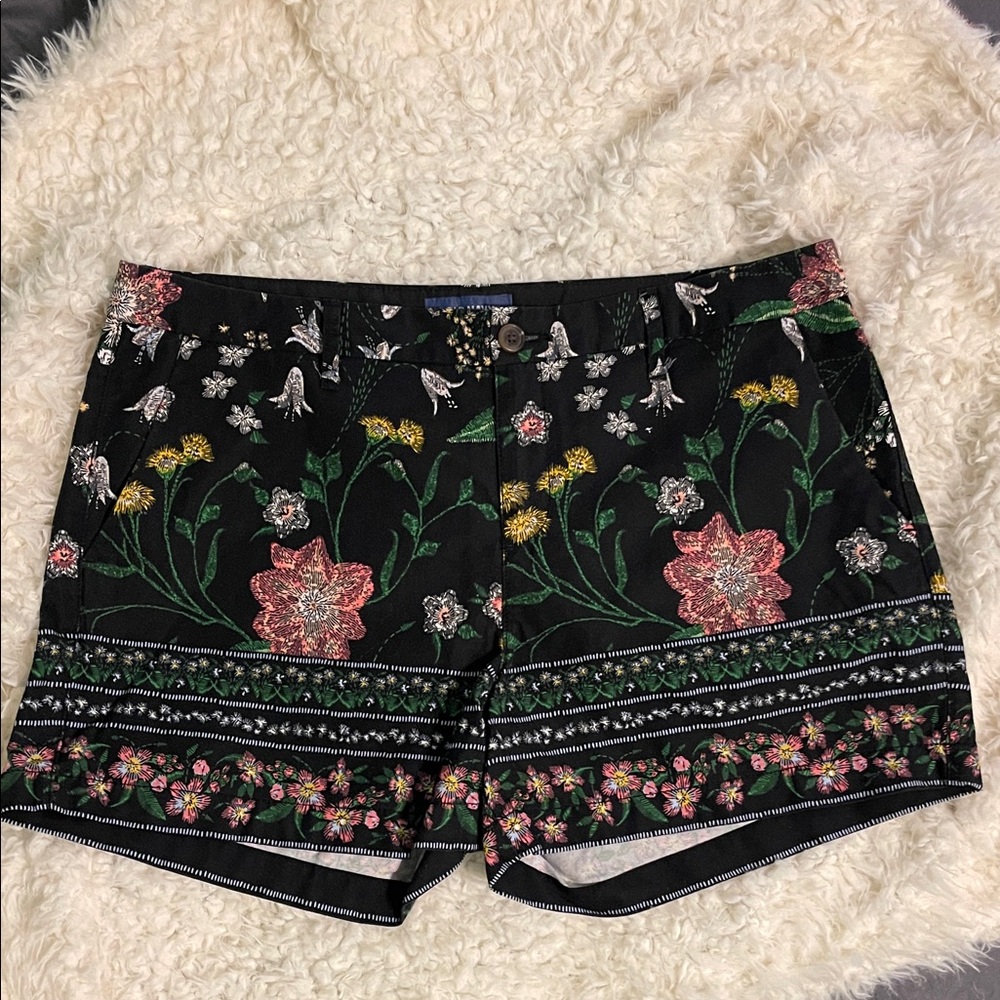 Floral Embroidered Black Women's Shorts Old Navy Size 12